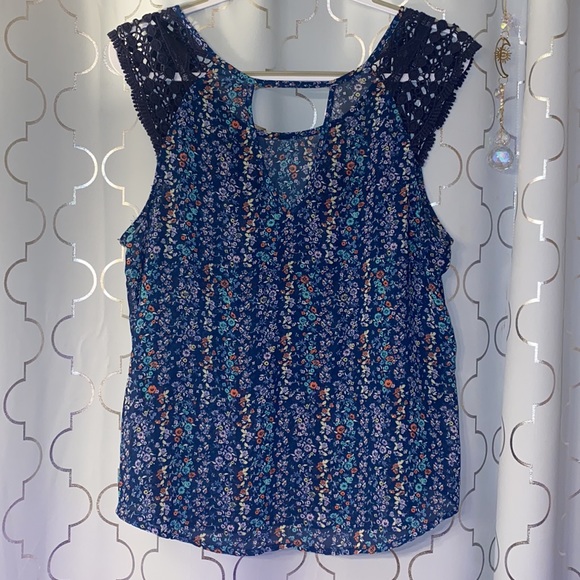 🌸💙Maurices Floral Tank Size L - Picture 3 of 7